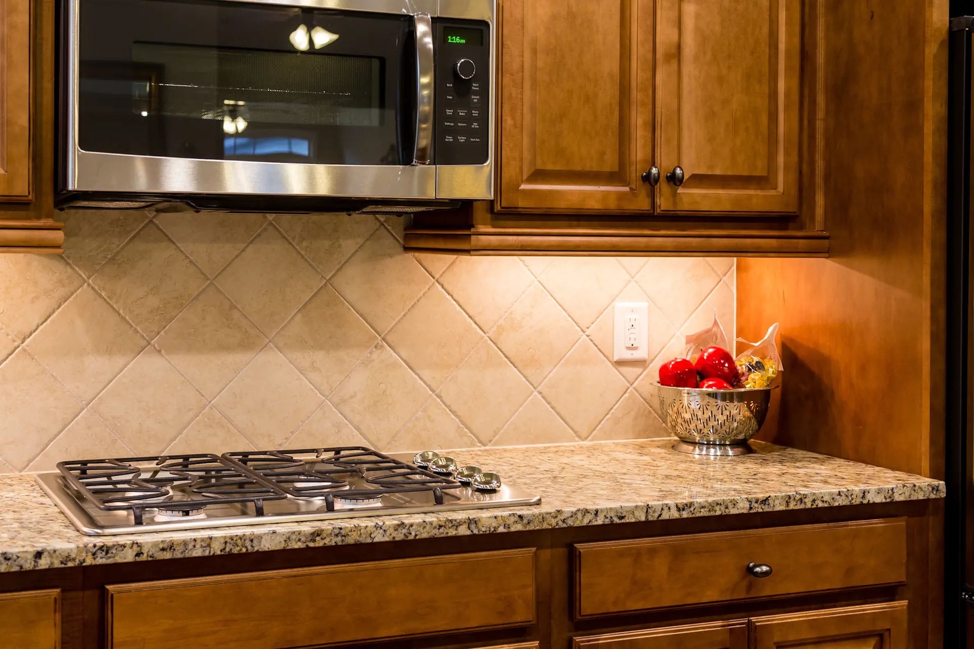 Cabinet and countertop design combinations for kitchen remodeling projects
